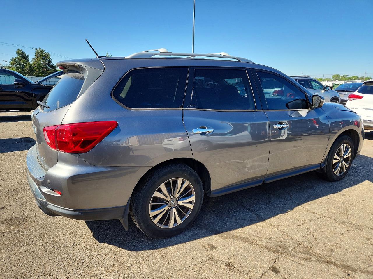2017 NISSAN PATHFINDER