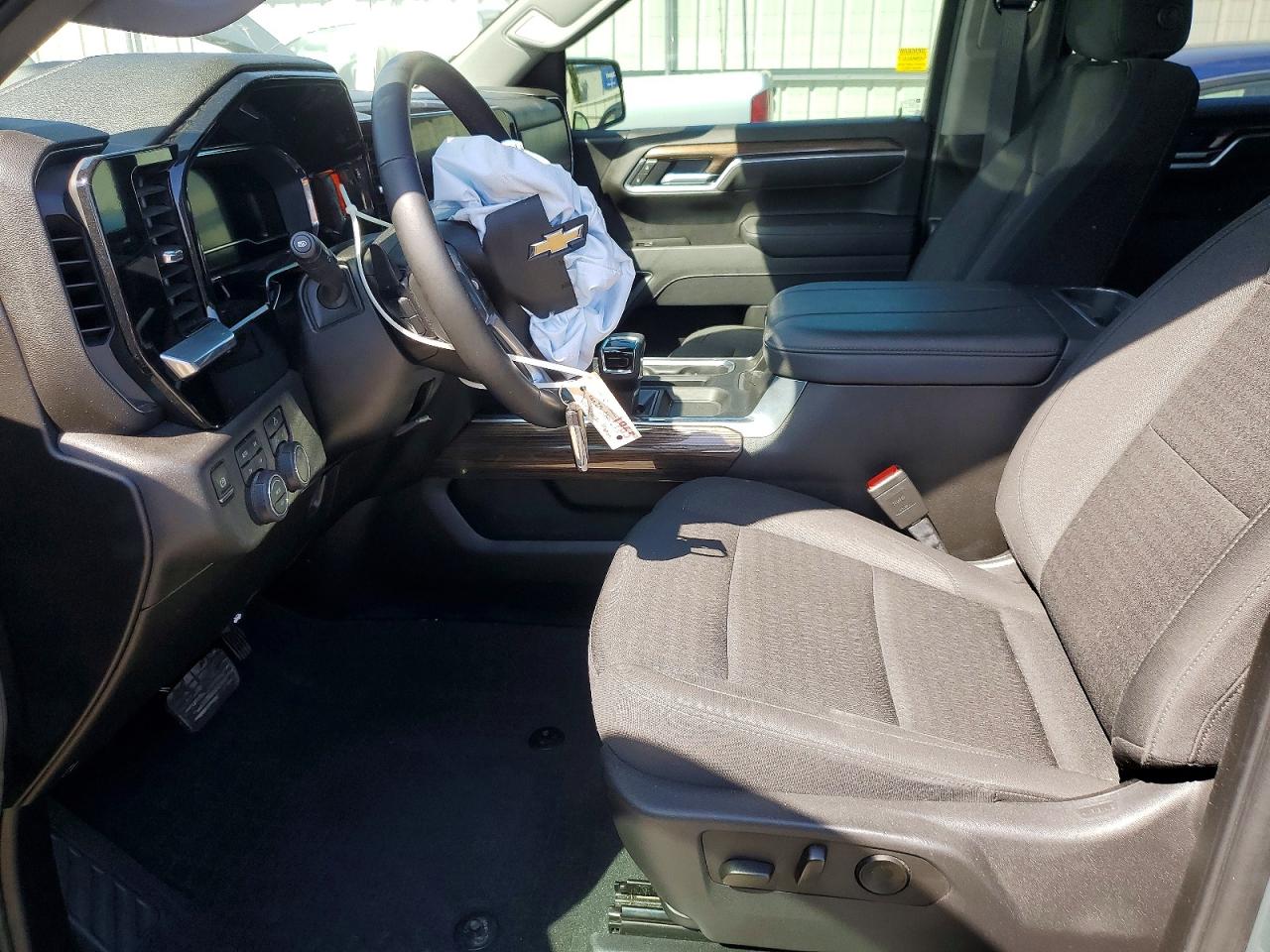 2025 CHEVROLET SILVERADO