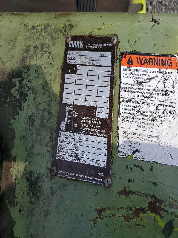 2000 CLARK FORKLIFT
