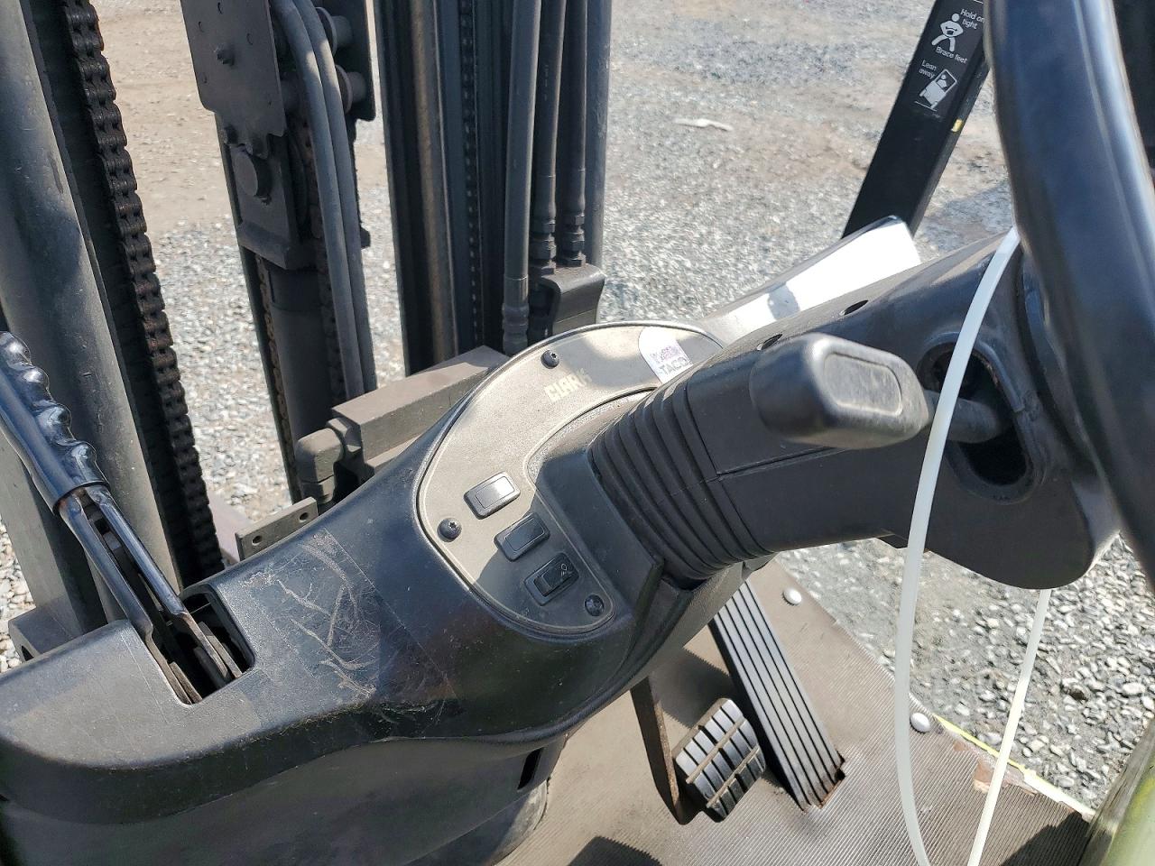 2000 CLARK FORKLIFT