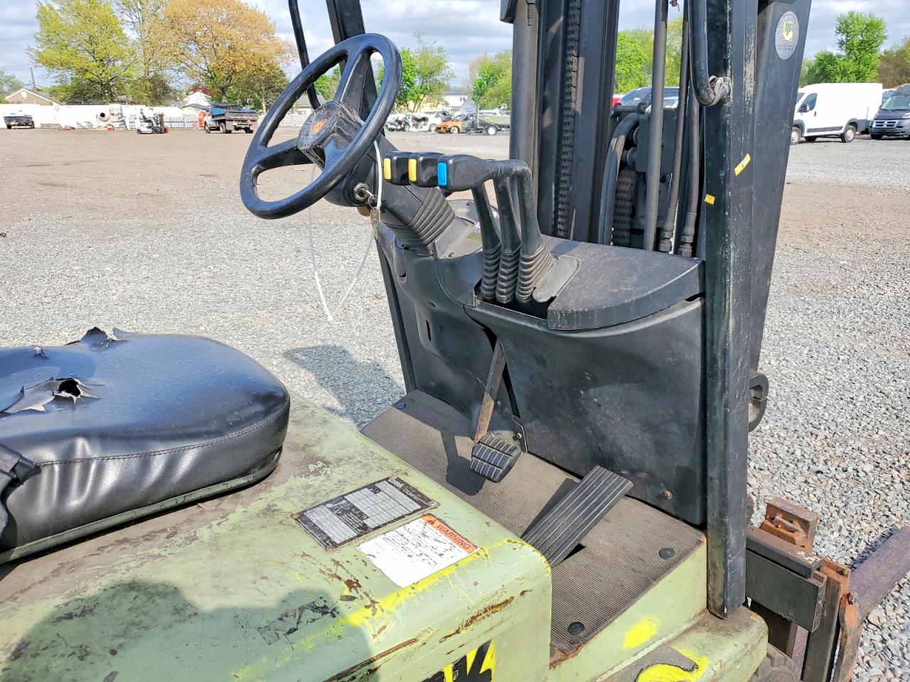 2000 CLARK FORKLIFT