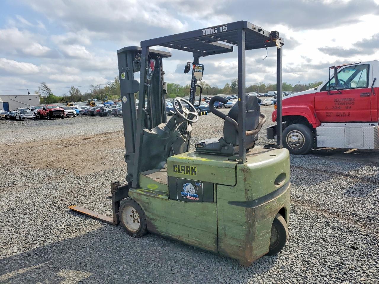 2000 CLARK FORKLIFT