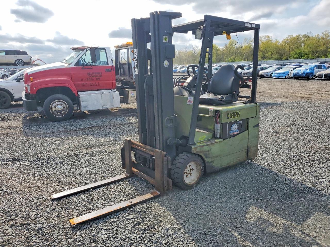 2000 CLARK FORKLIFT