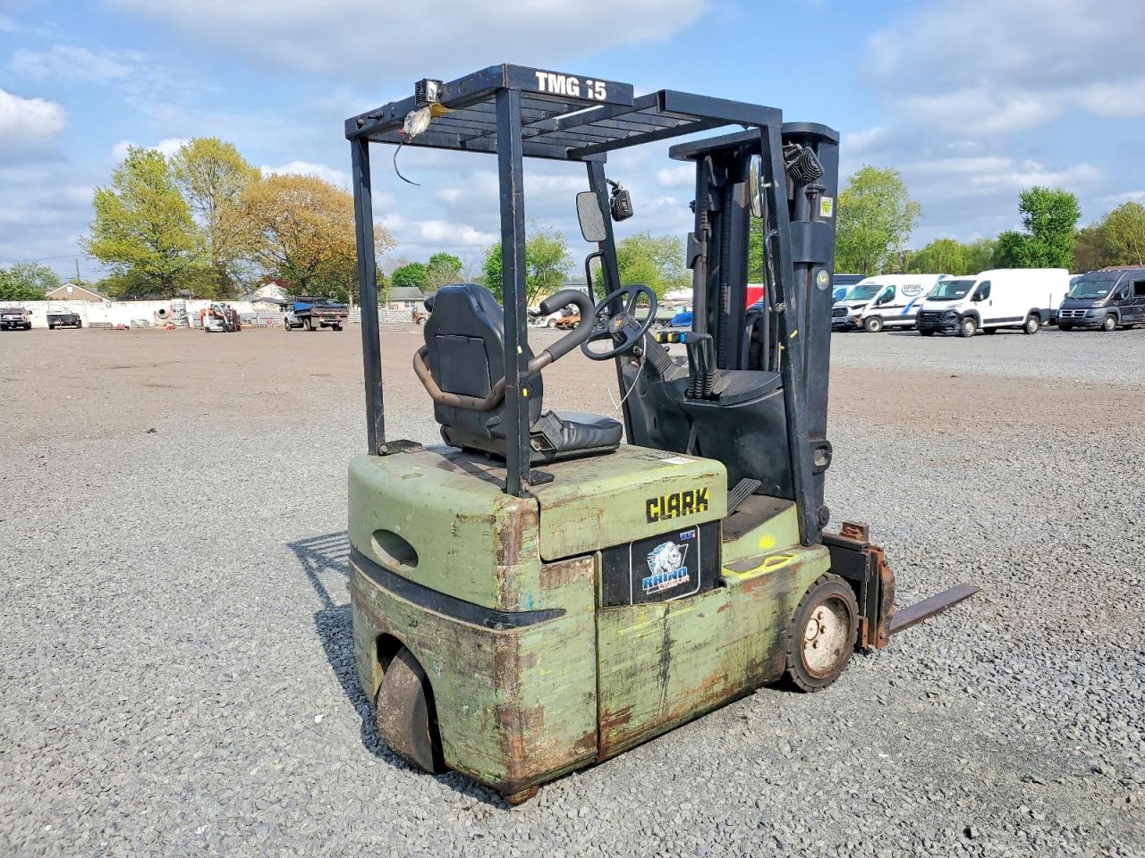 2000 CLARK FORKLIFT