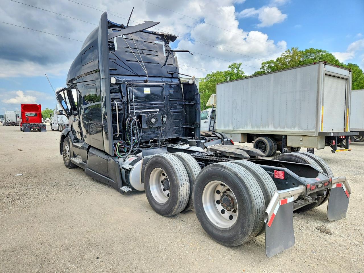 2024 VOLVO VN