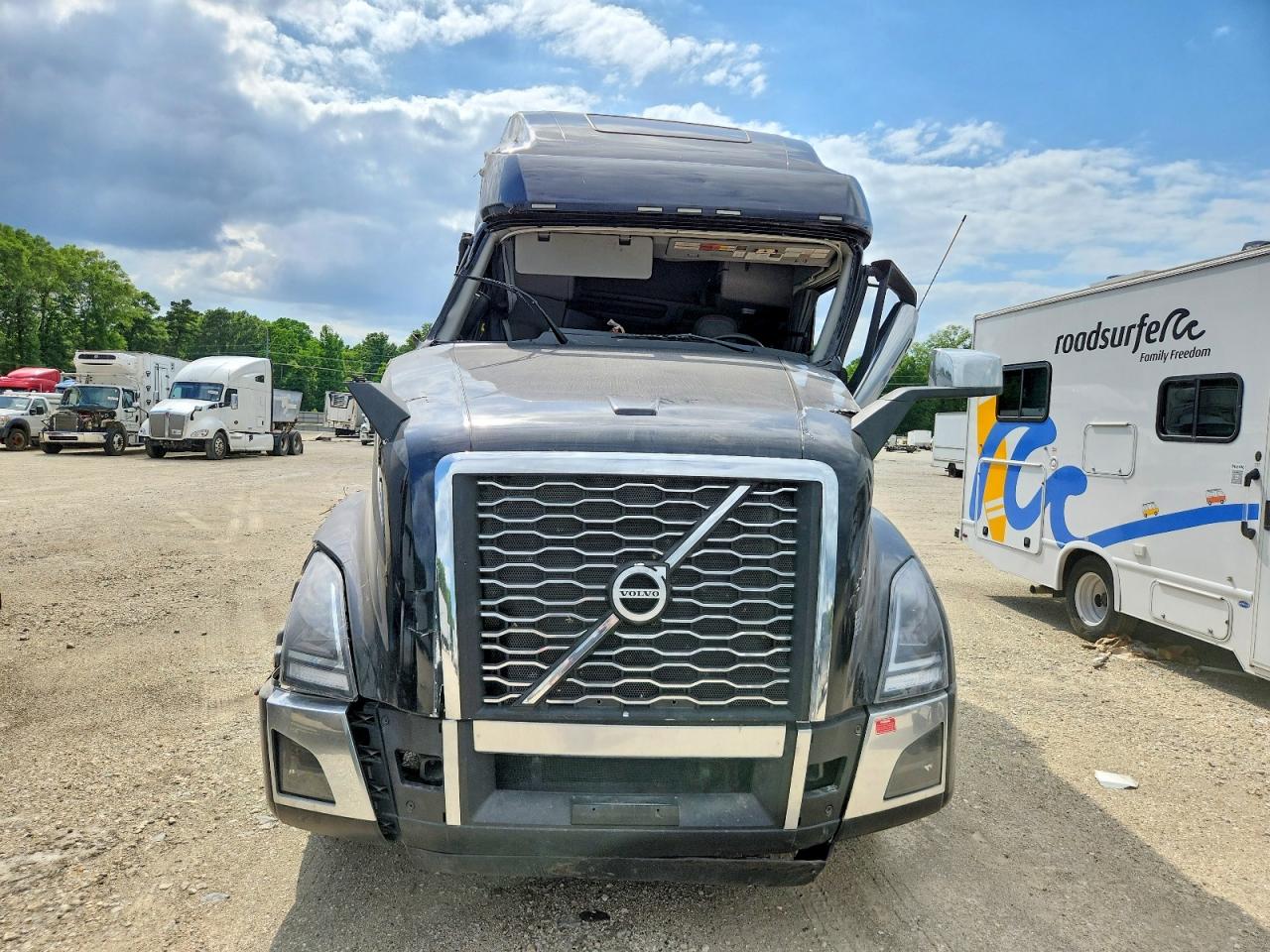 2024 VOLVO VN