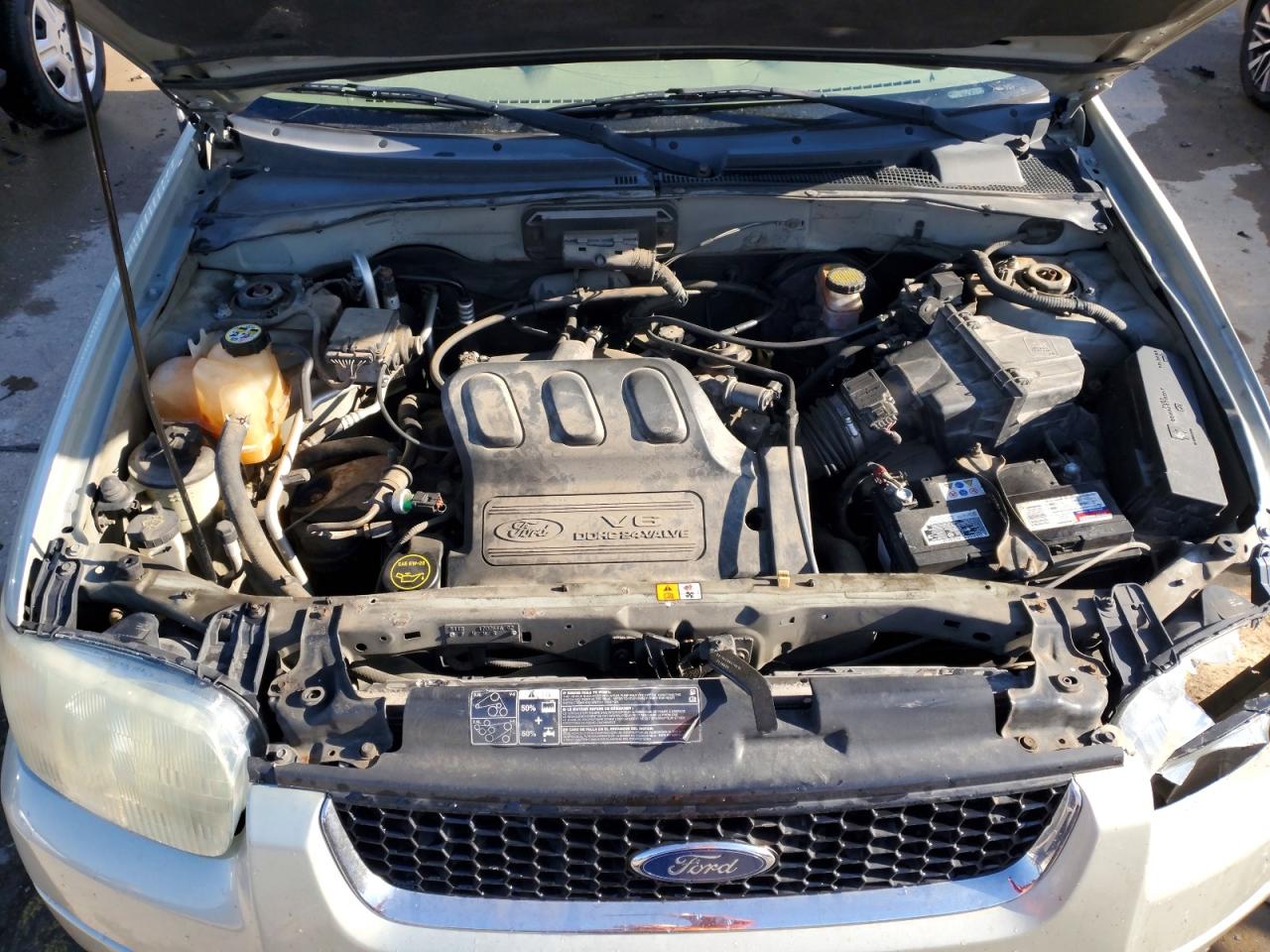 2004 FORD ESCAPE