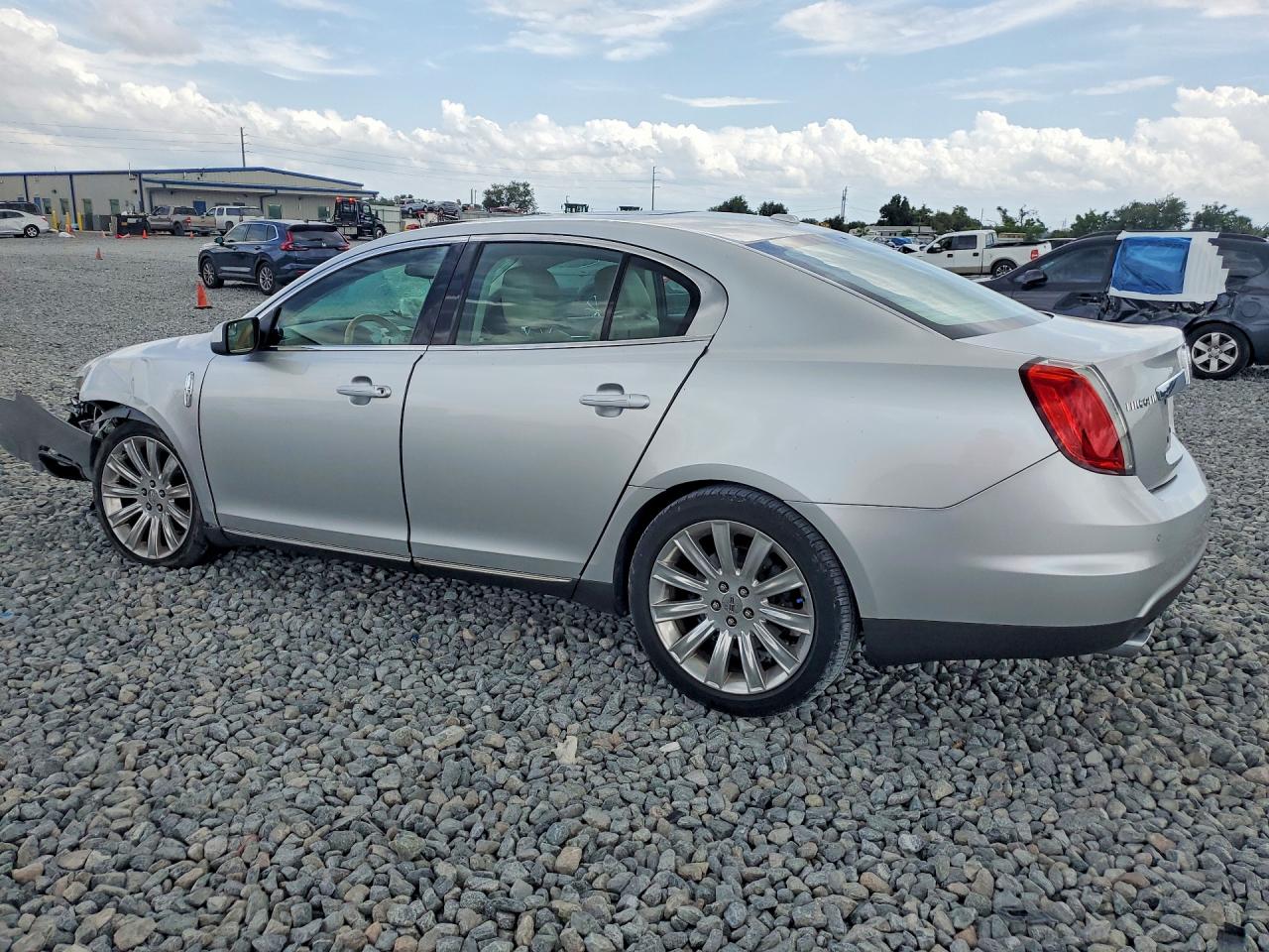 2010 LINCOLN MKS