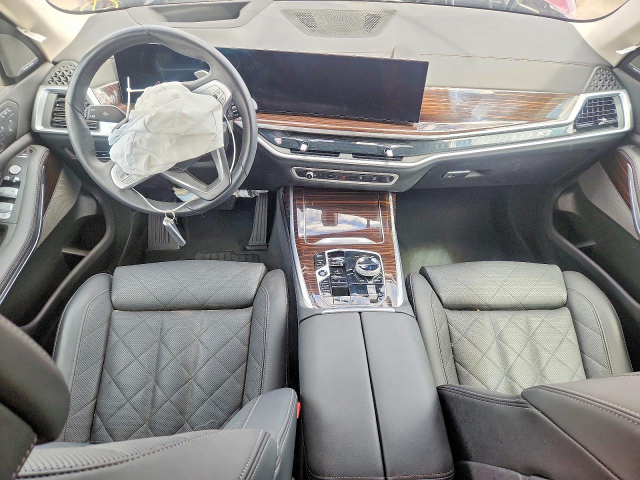 2026 BMW X7