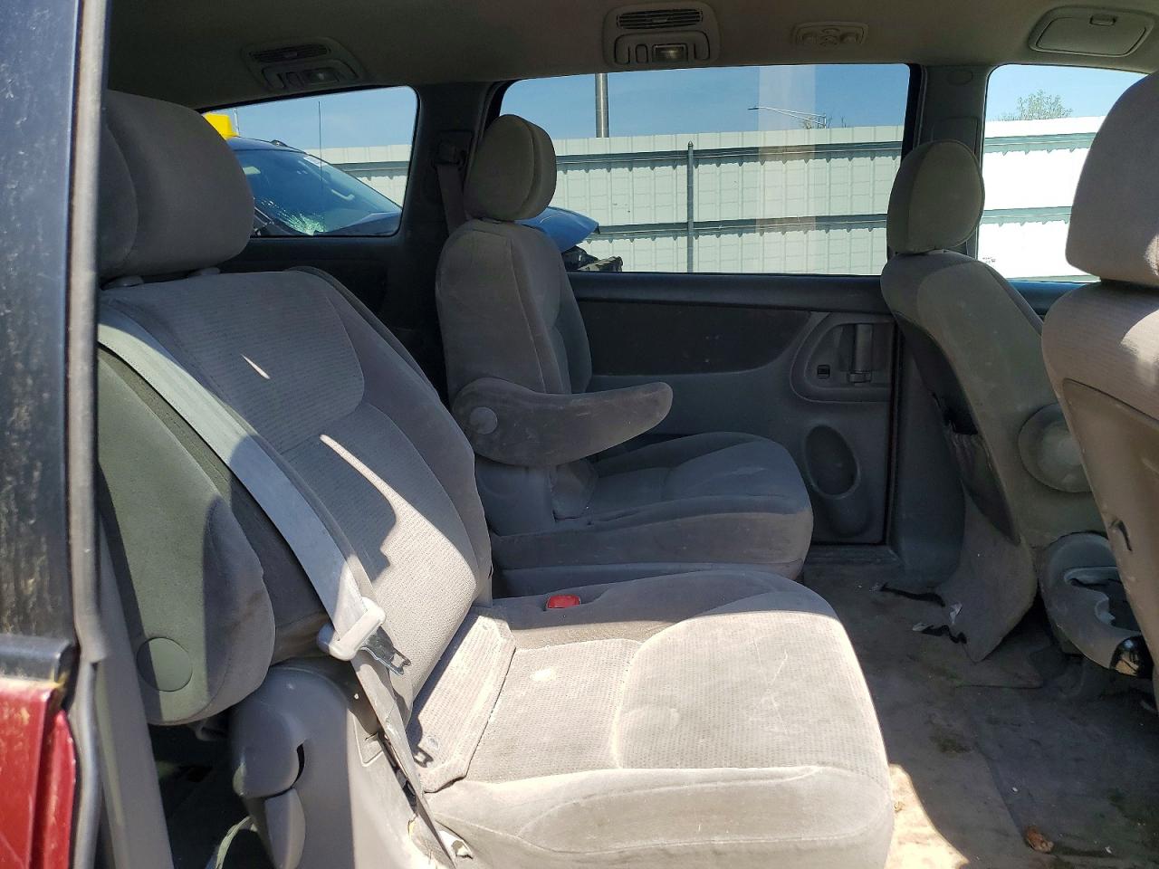 2005 TOYOTA SIENNA
