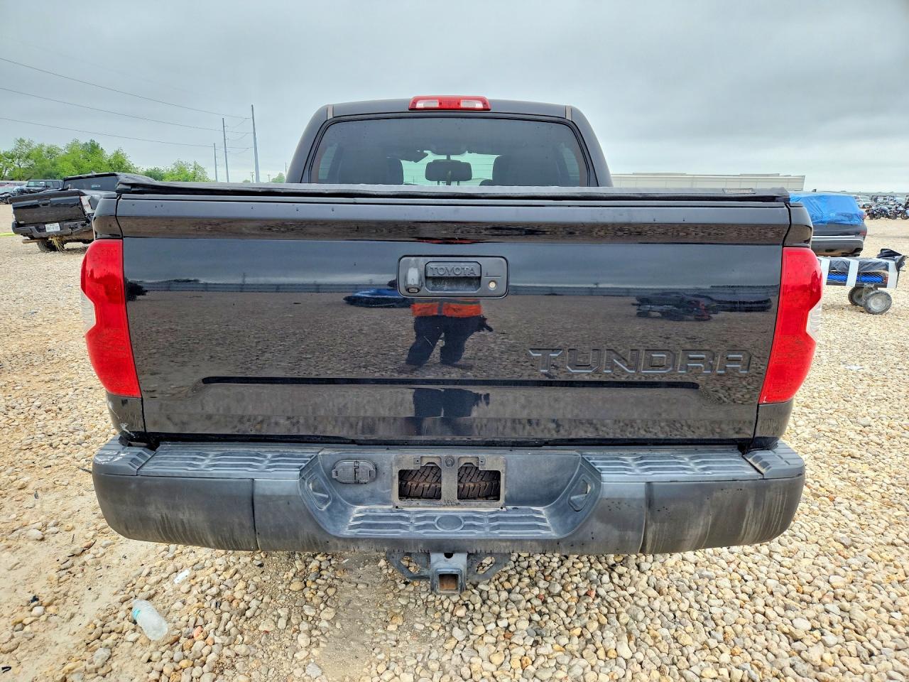 2017 TOYOTA TUNDRA