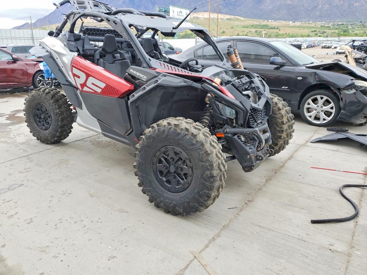 2024 CAN-AM SIDEBYSIDE