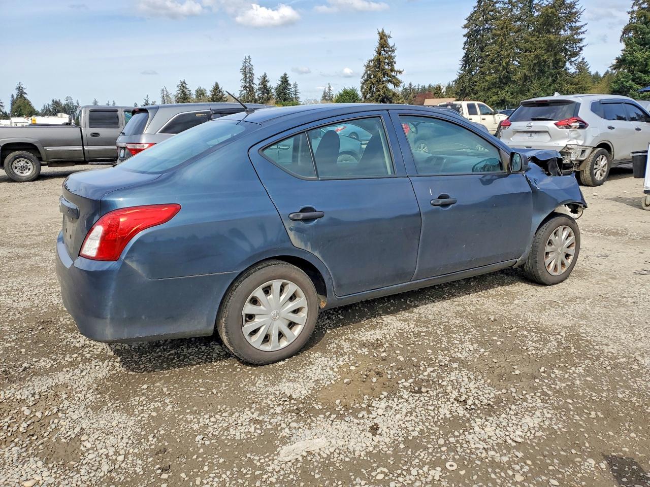 2015 NISSAN VERSA