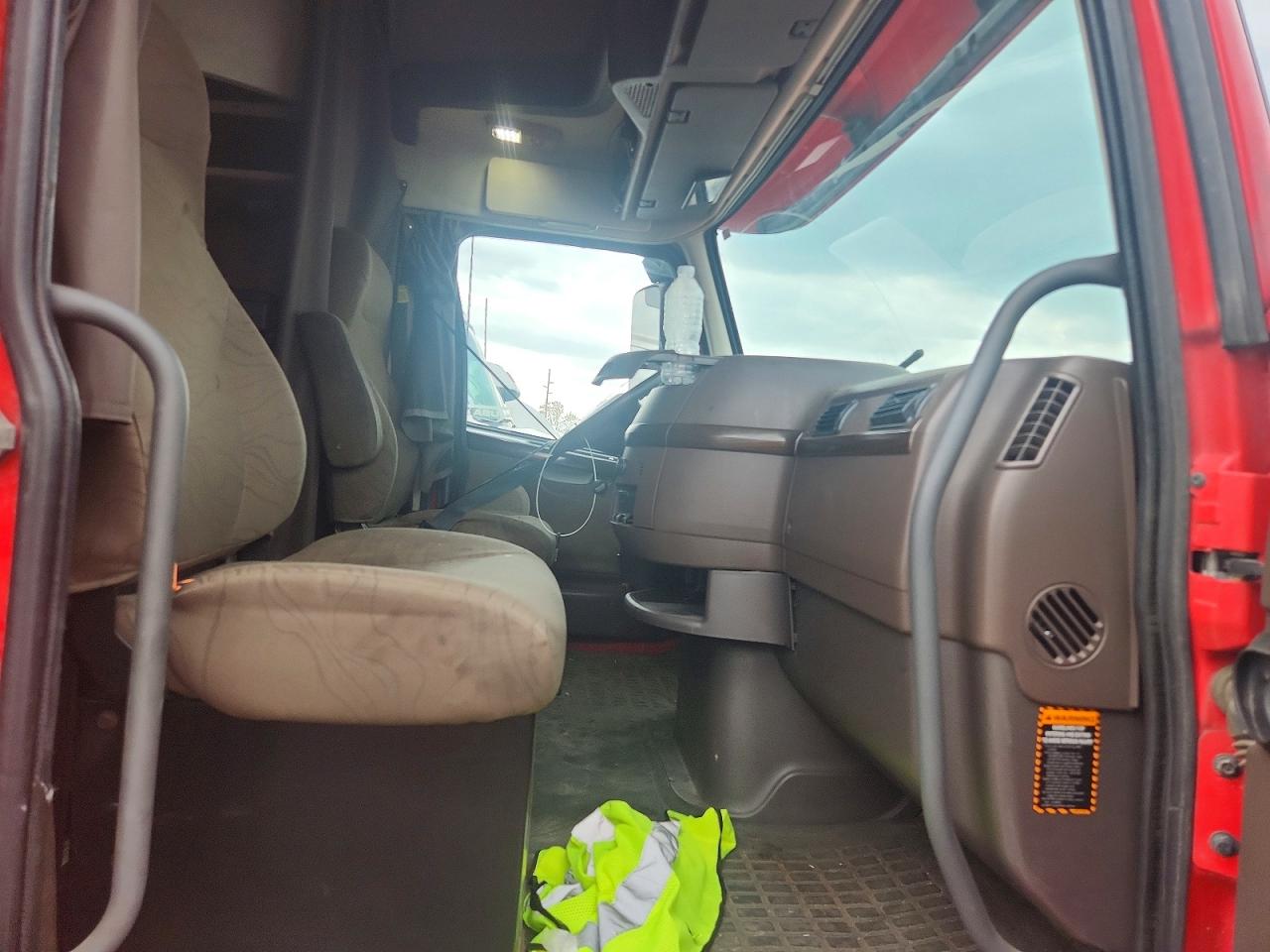 2016 VOLVO VN
