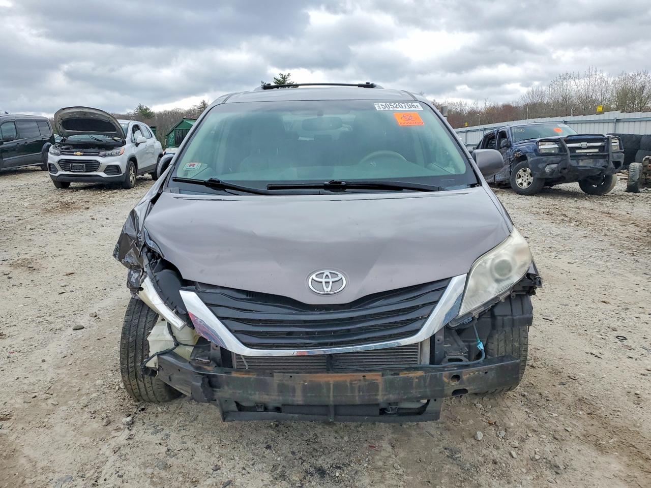 2011 TOYOTA SIENNA