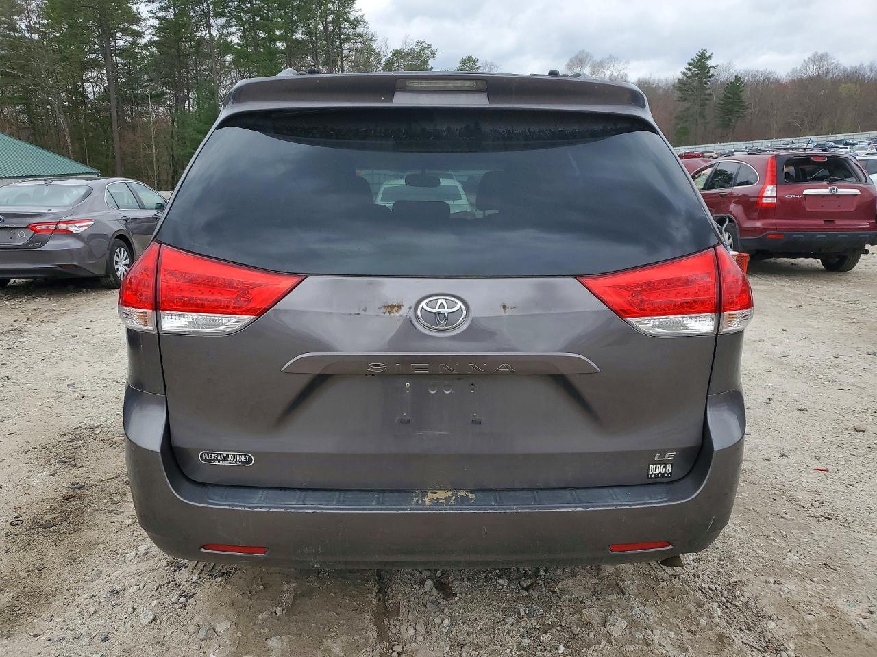 2011 TOYOTA SIENNA