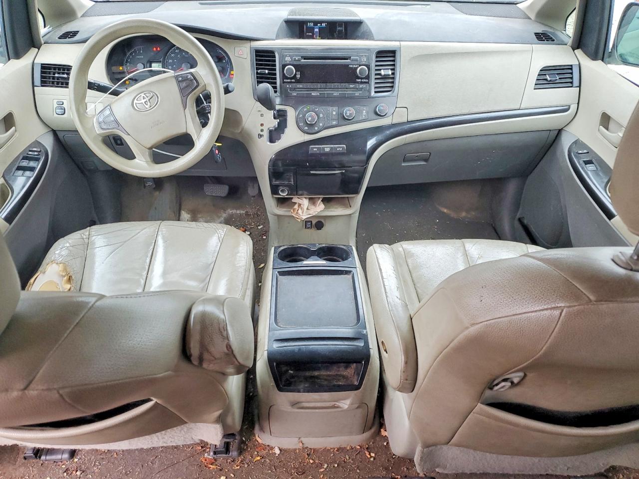 2011 TOYOTA SIENNA