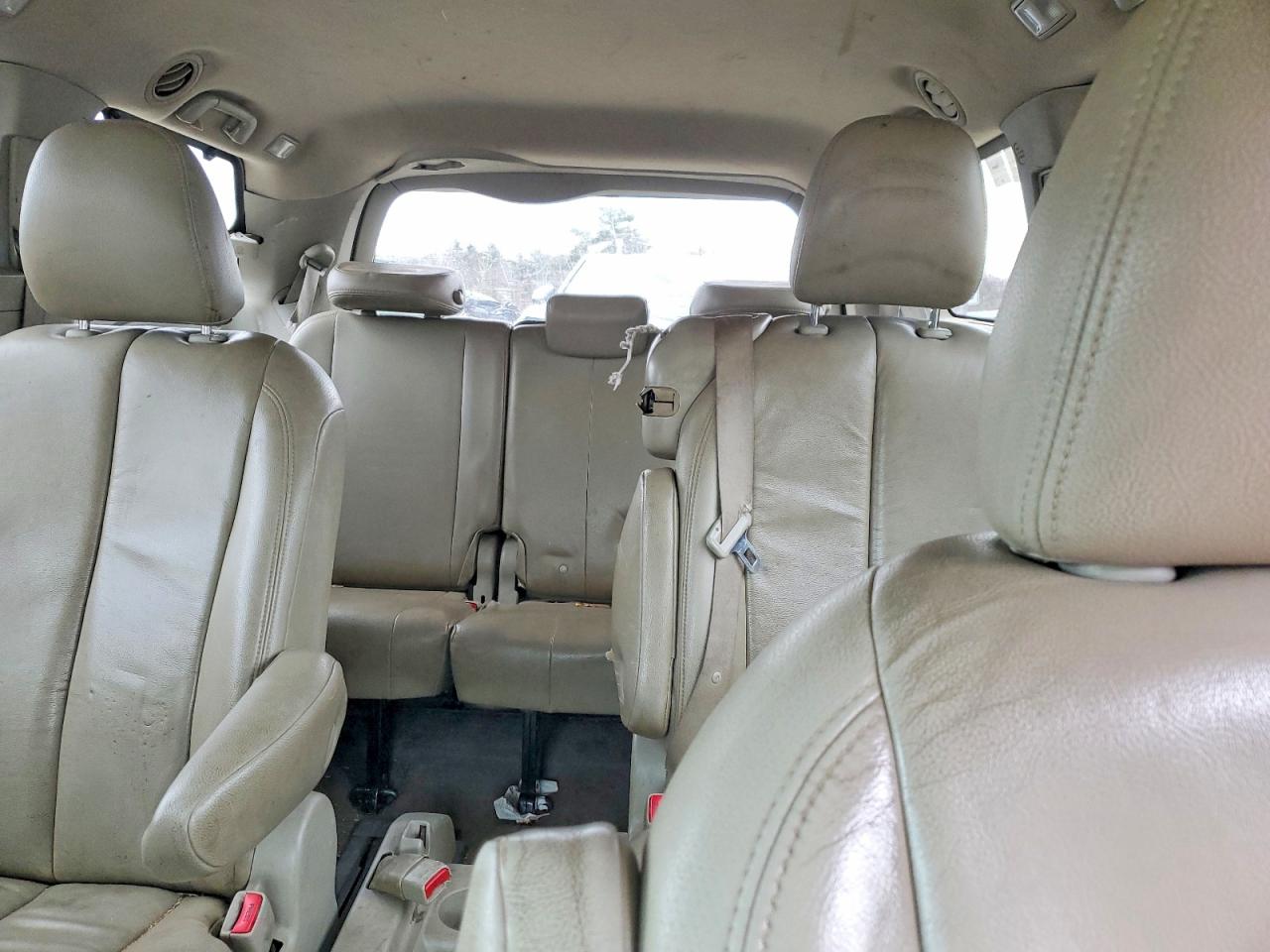 2011 TOYOTA SIENNA
