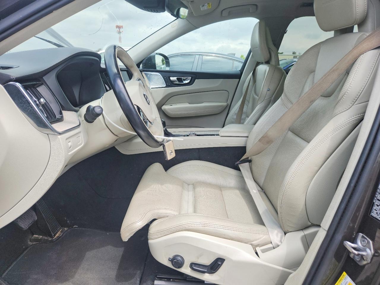 2018 VOLVO XC60