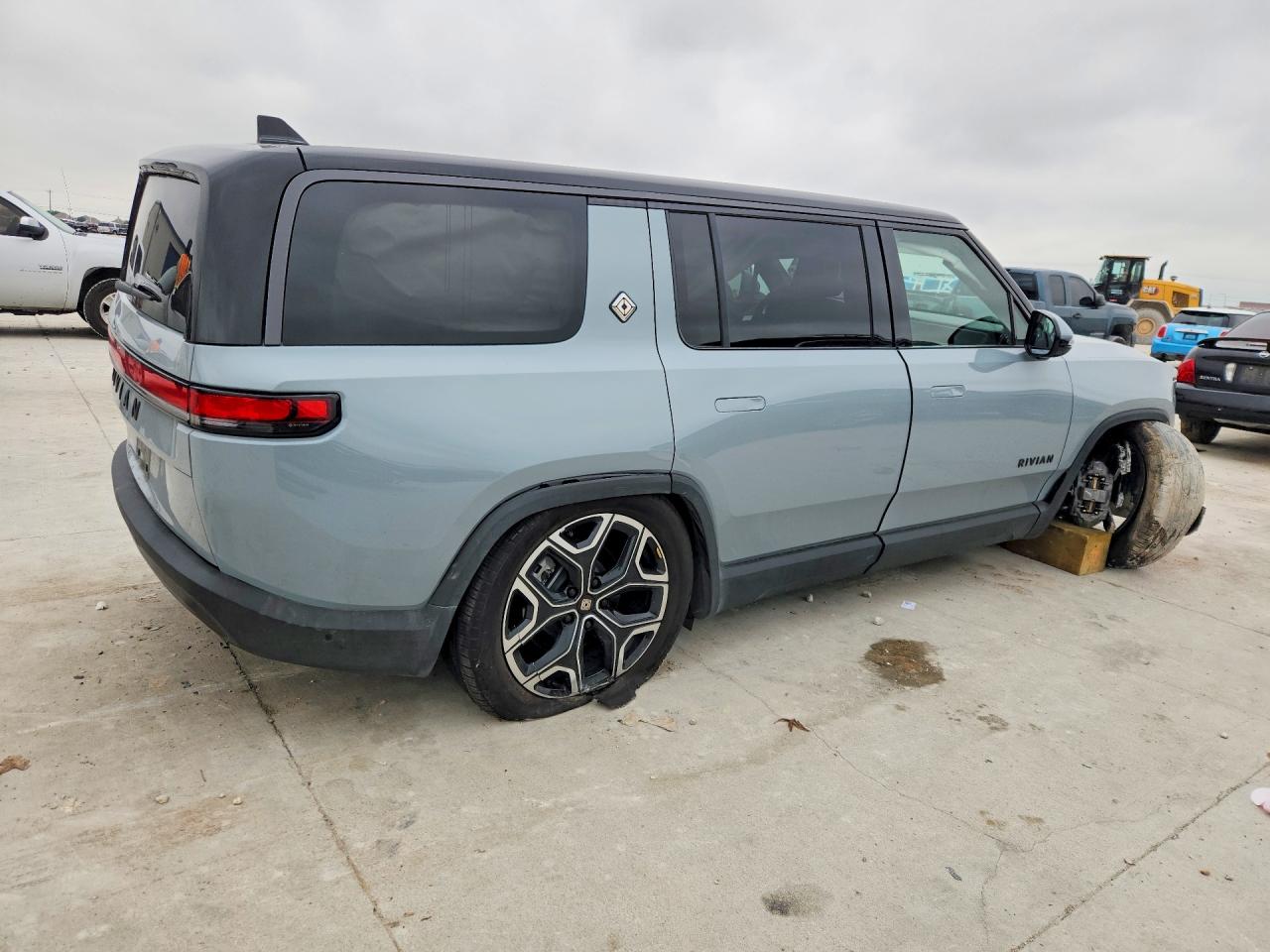 2026 RIVIAN RIS