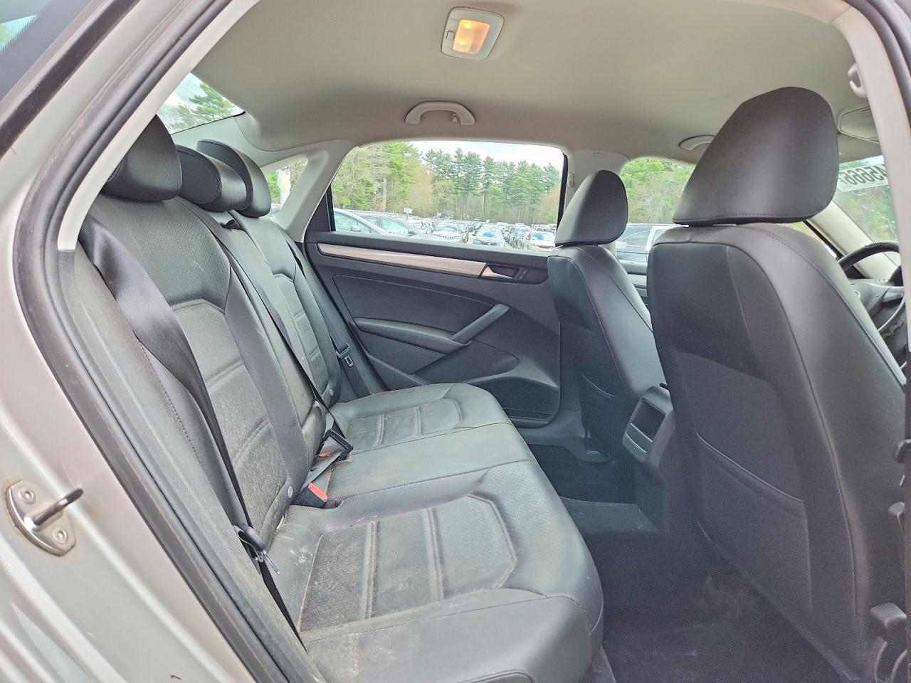 2014 VOLKSWAGEN PASSAT