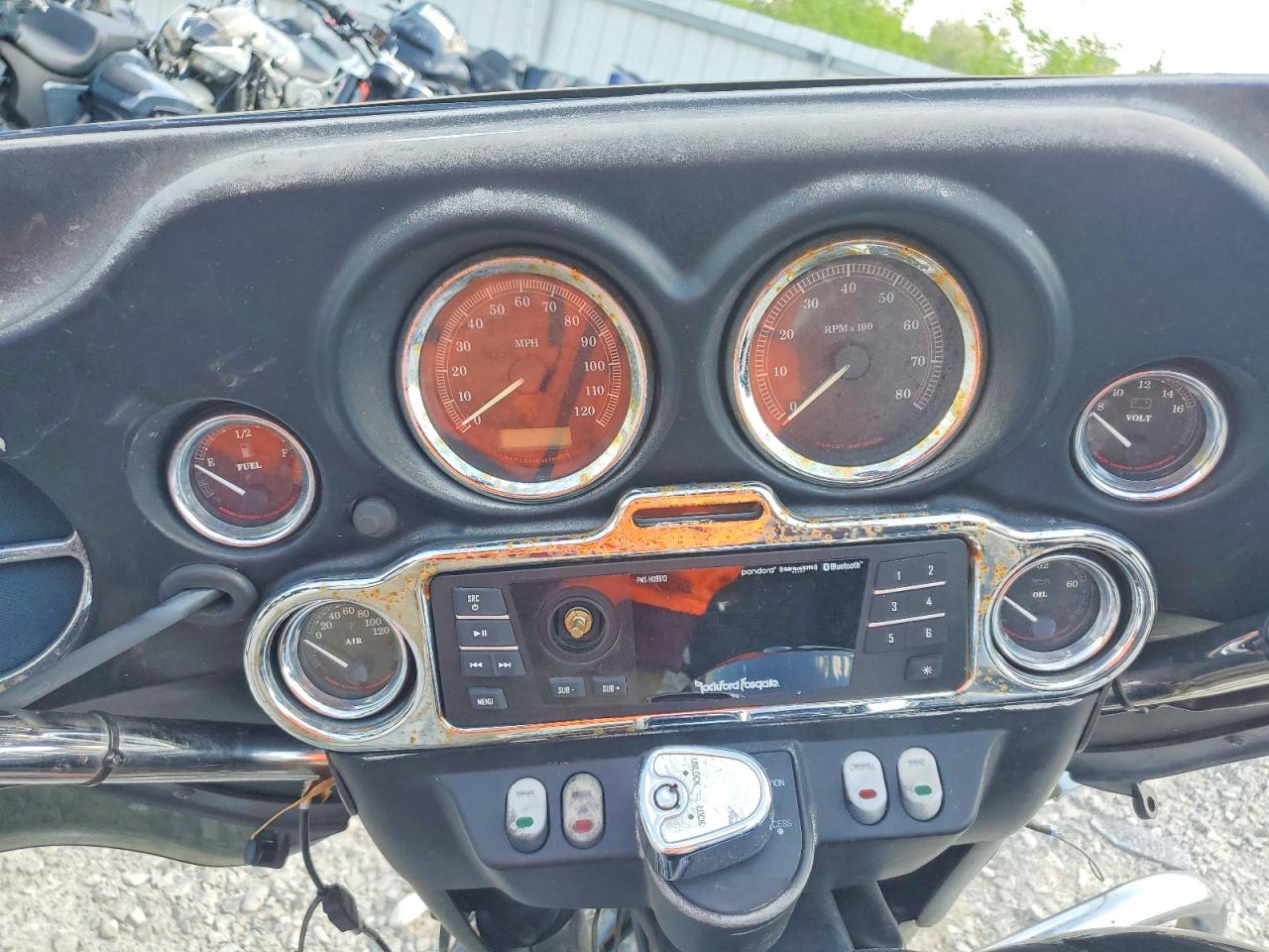 2009 HARLEY-DAVIDSON FL