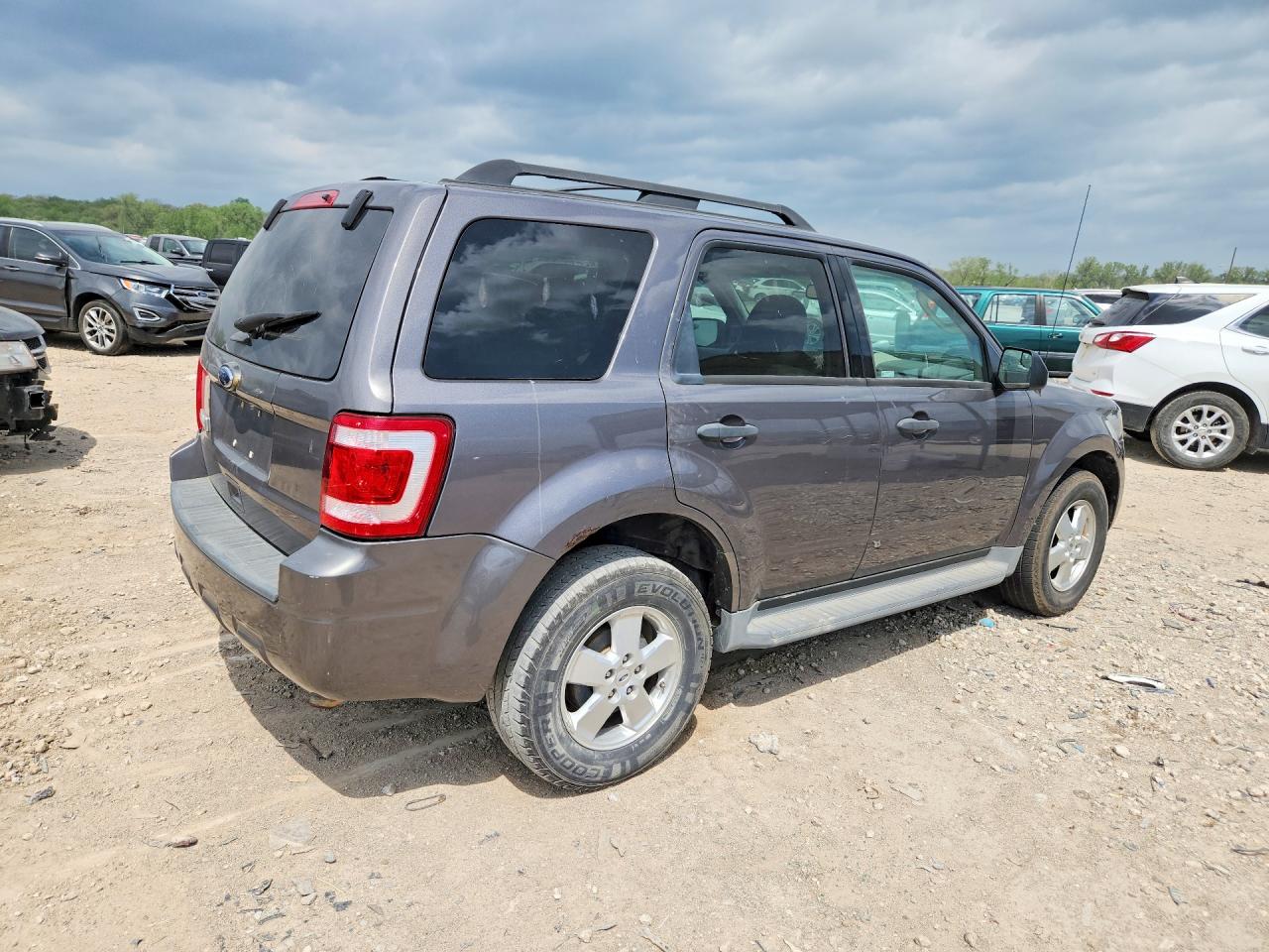 2011 FORD ESCAPE