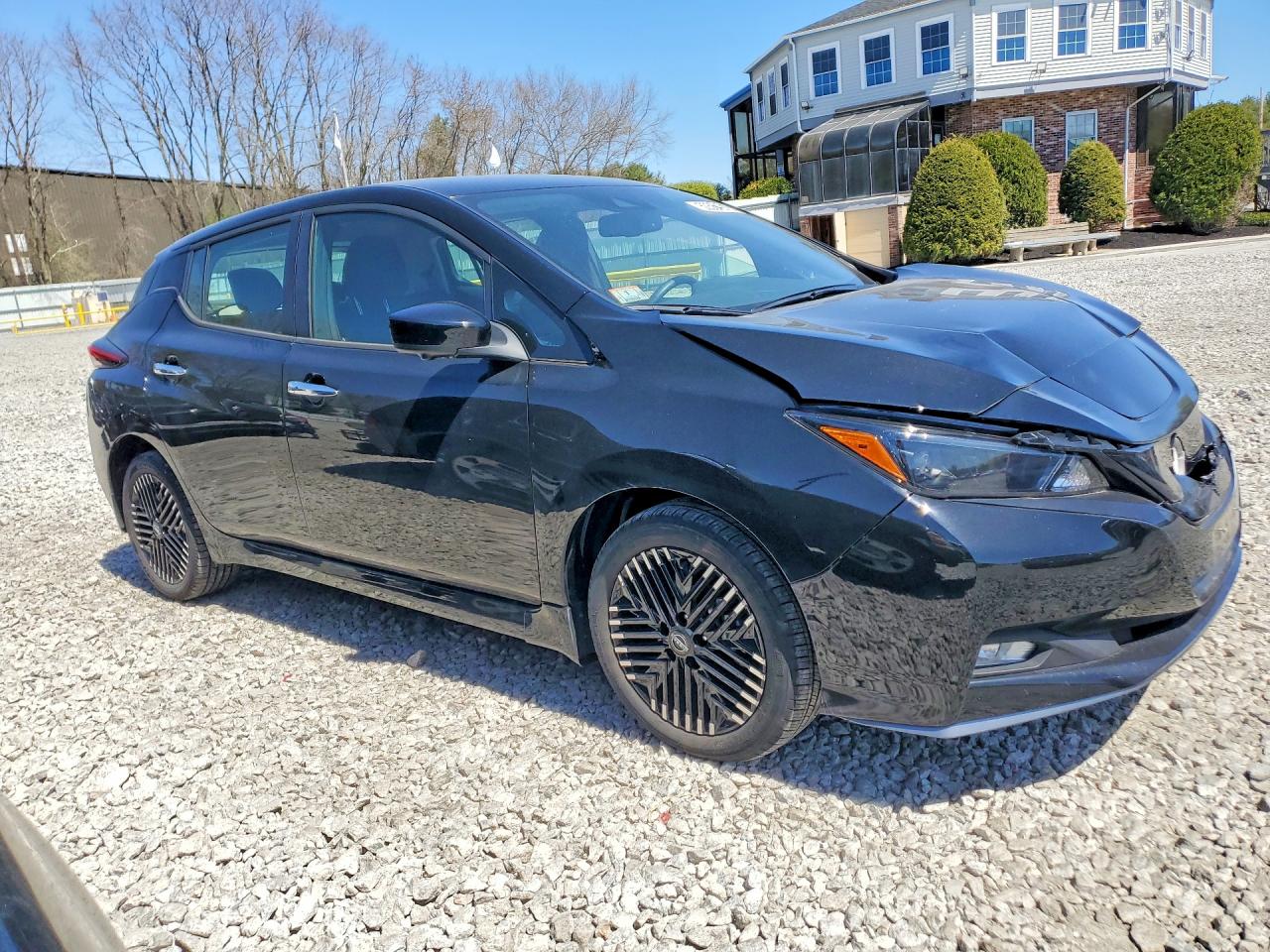 2023 NISSAN LEAF