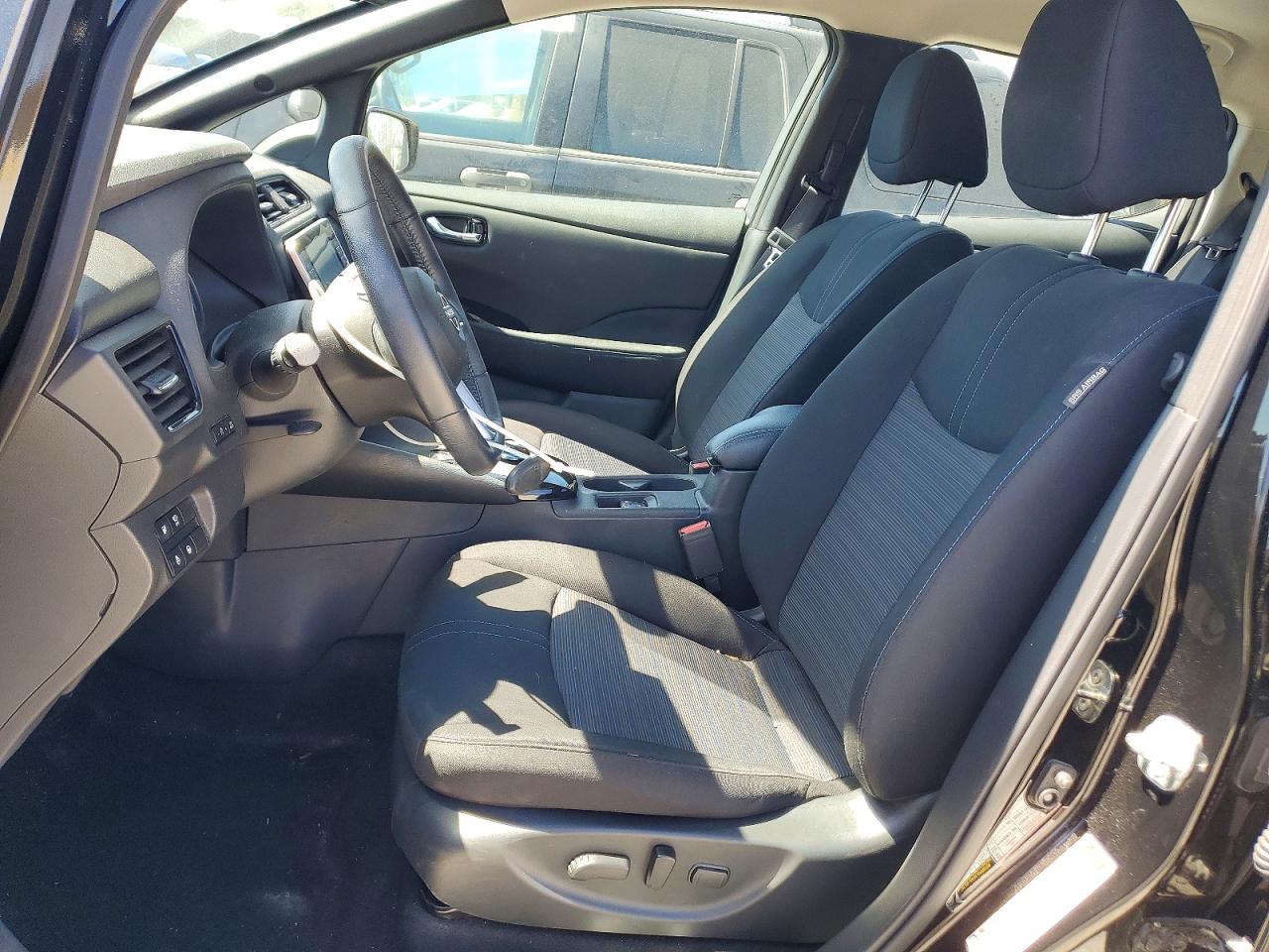 2023 NISSAN LEAF