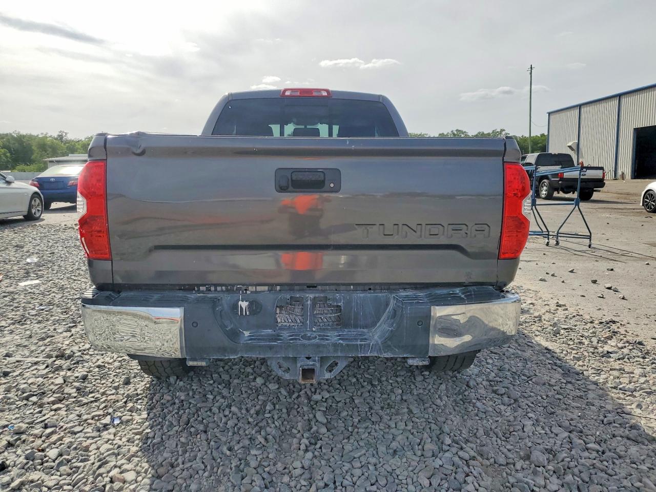 2017 TOYOTA TUNDRA