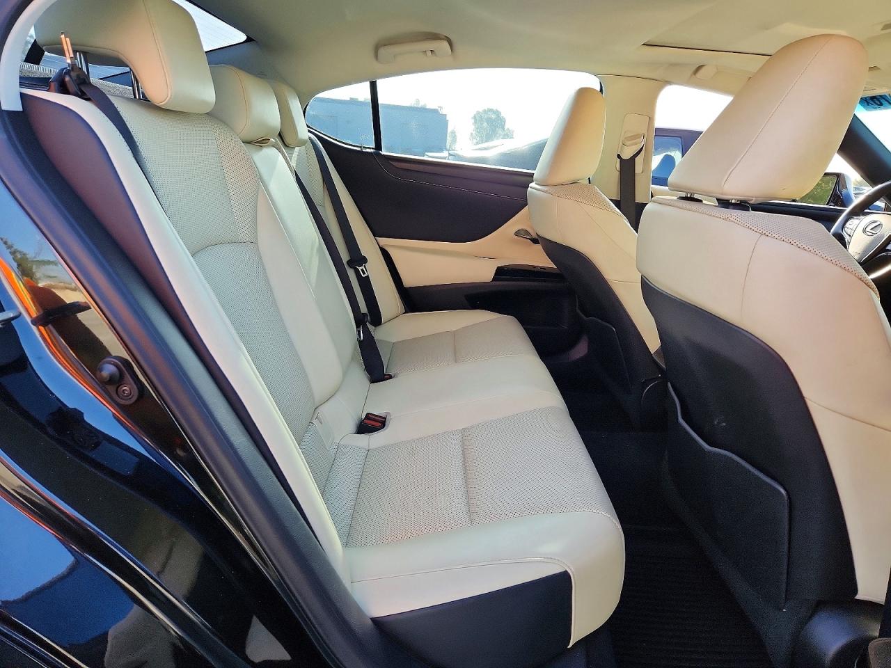 2022 LEXUS ES250