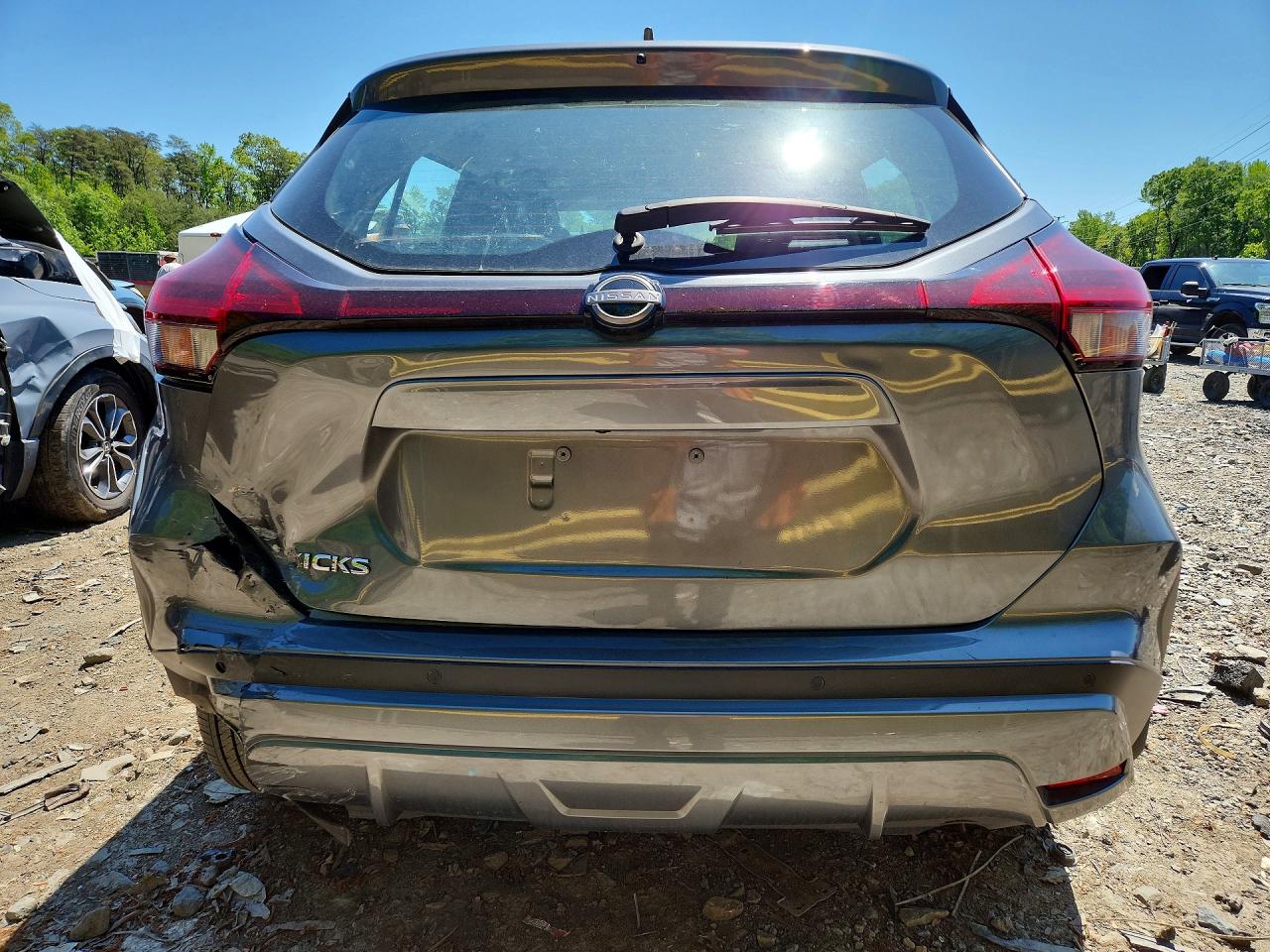 2024 NISSAN KICKS