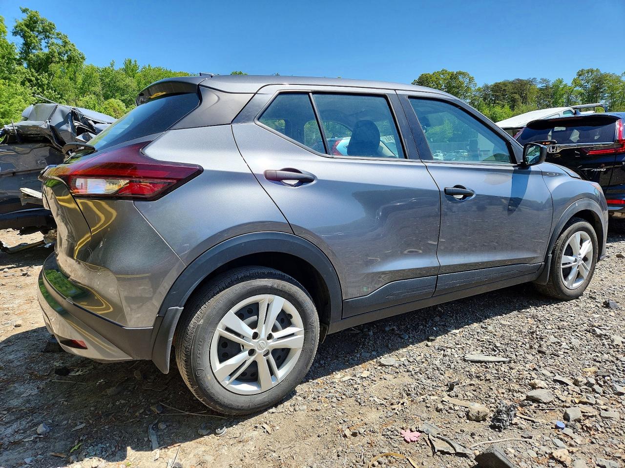 2024 NISSAN KICKS