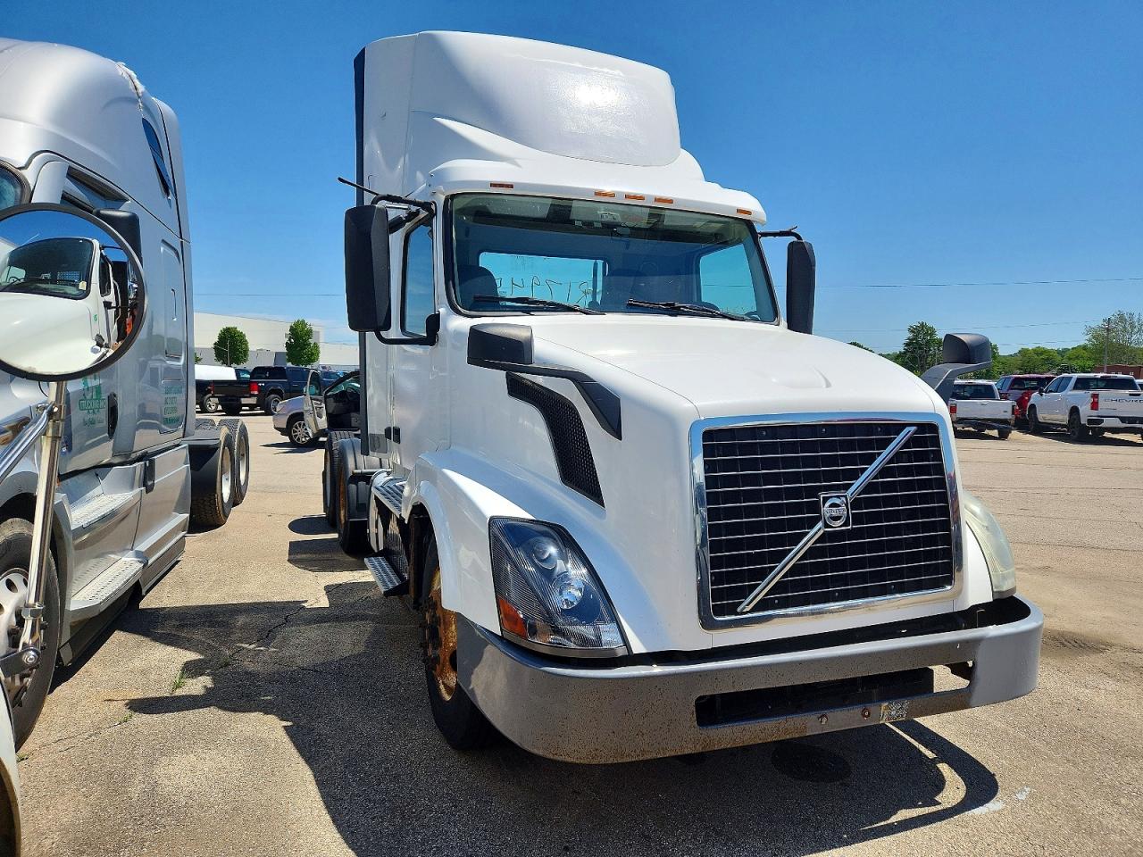 2016 VOLVO VN