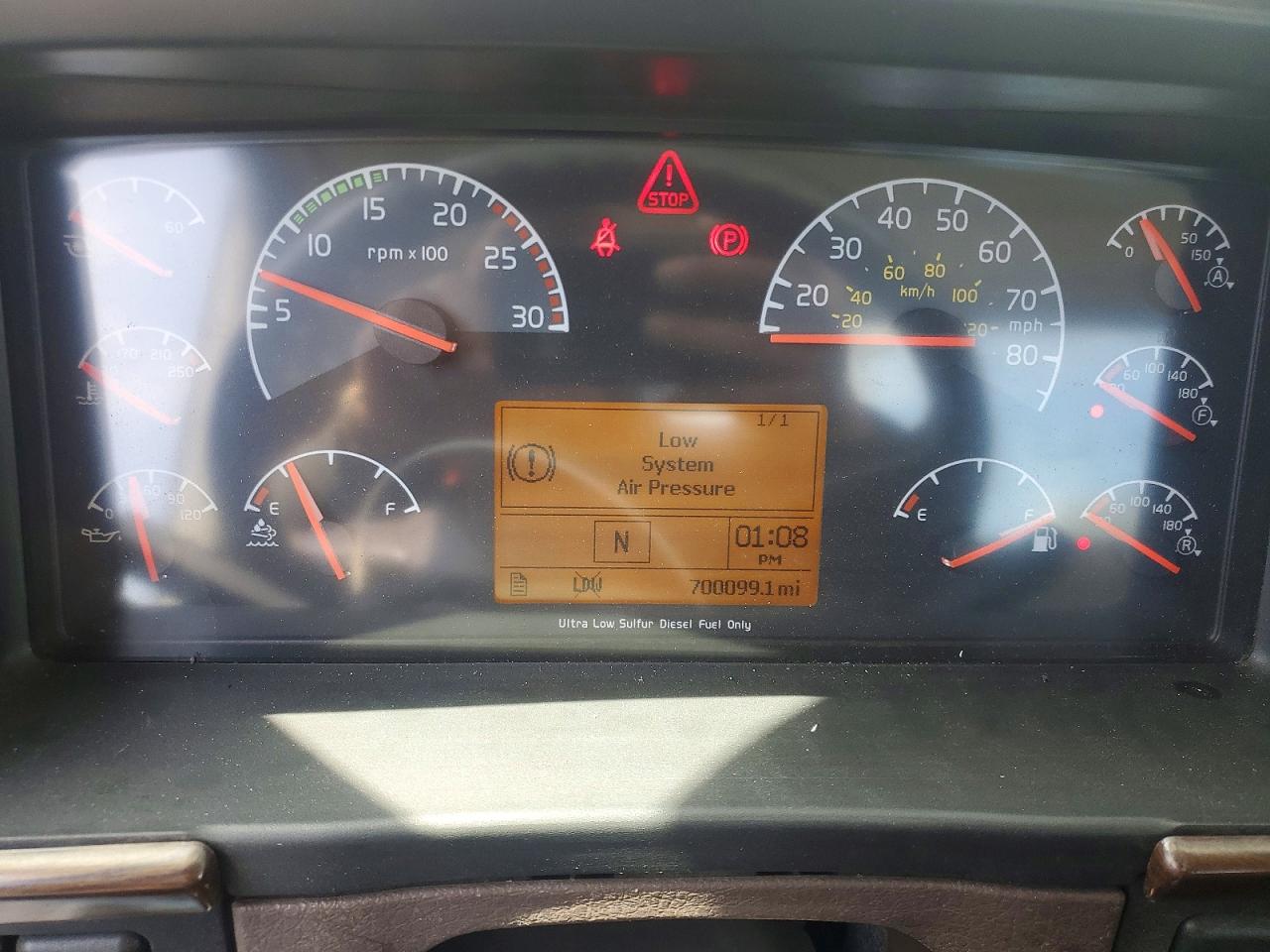 2016 VOLVO VN
