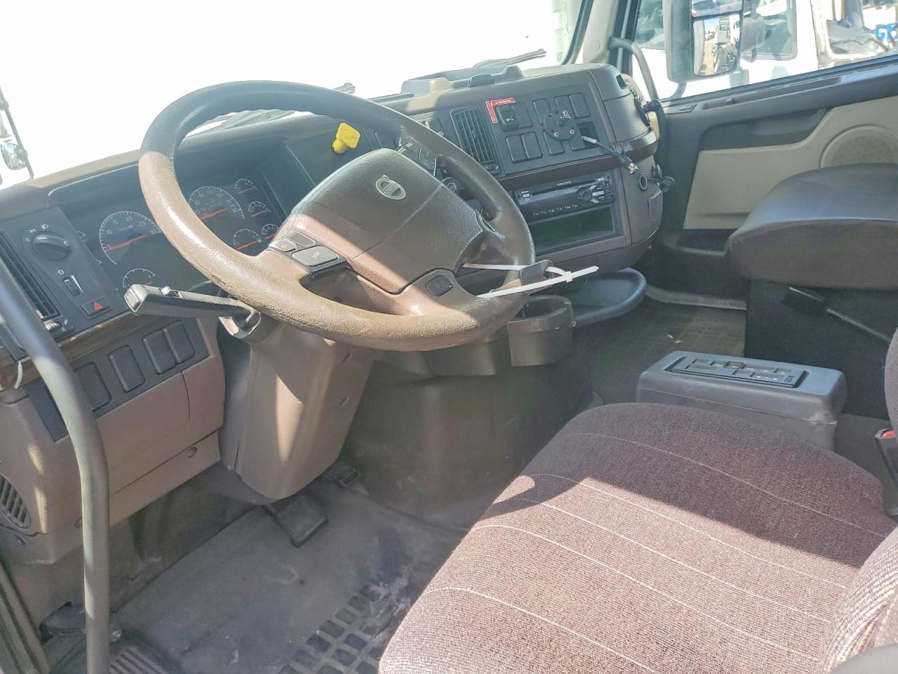 2016 VOLVO VN