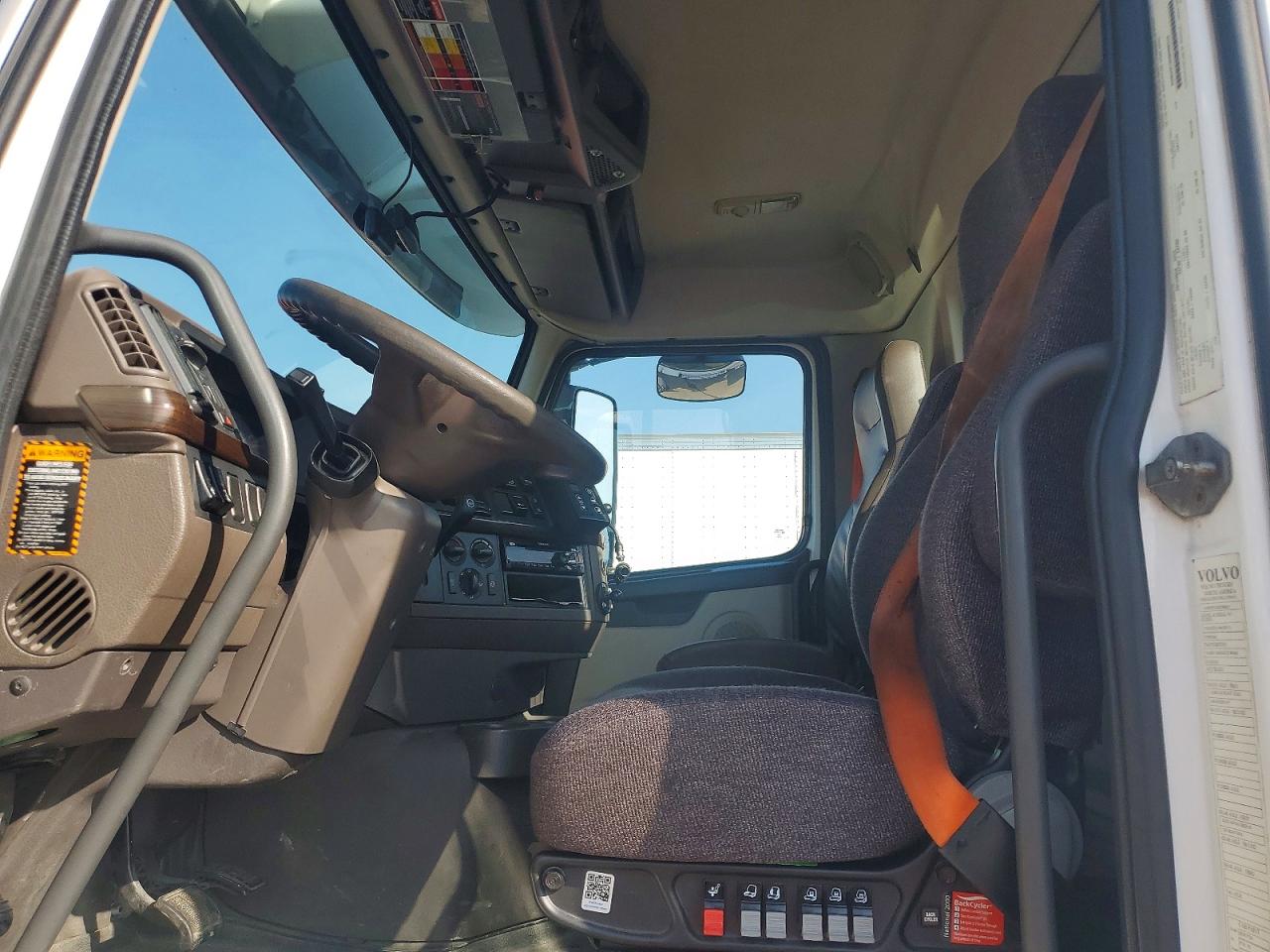 2017 VOLVO VN
