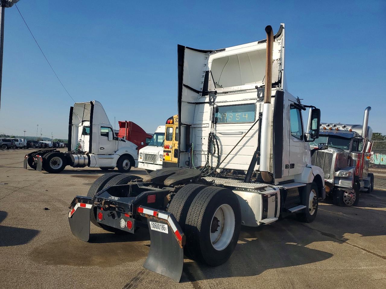 2017 VOLVO VN