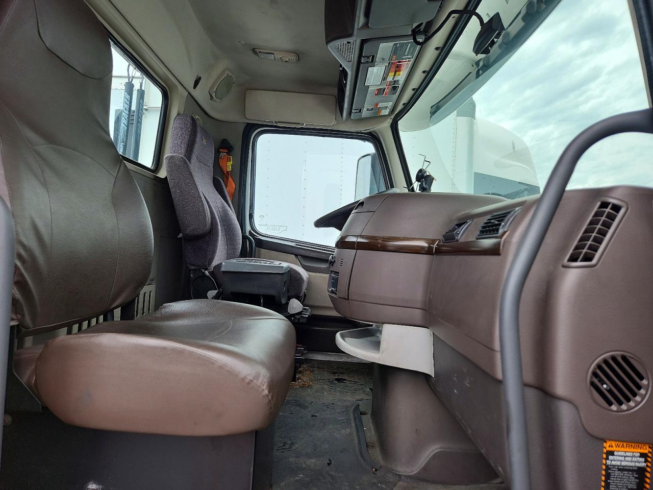 2016 VOLVO VN