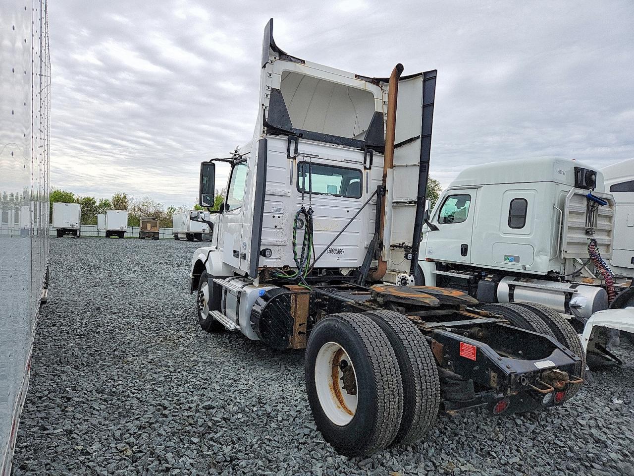 2016 VOLVO VN