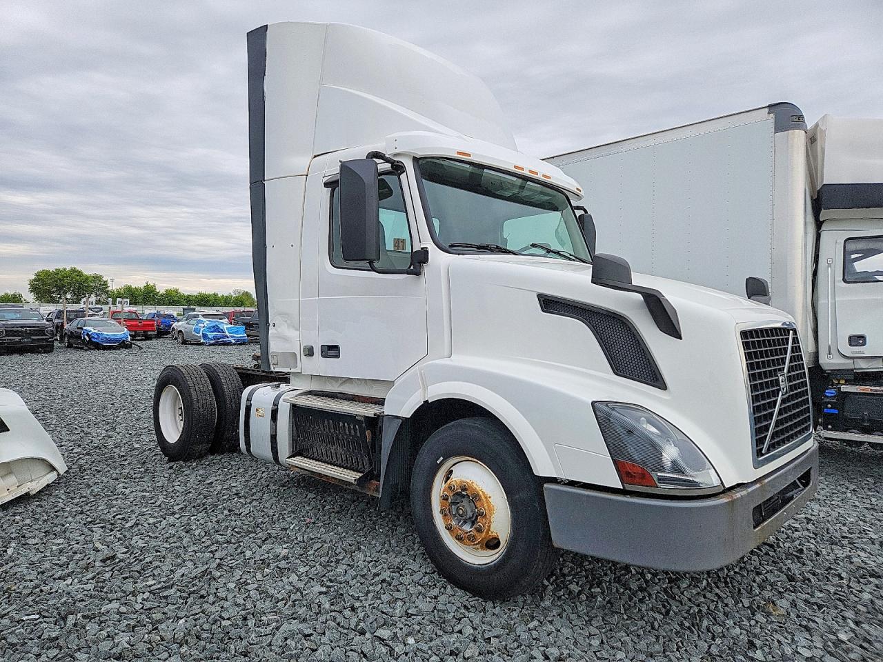 2016 VOLVO VN