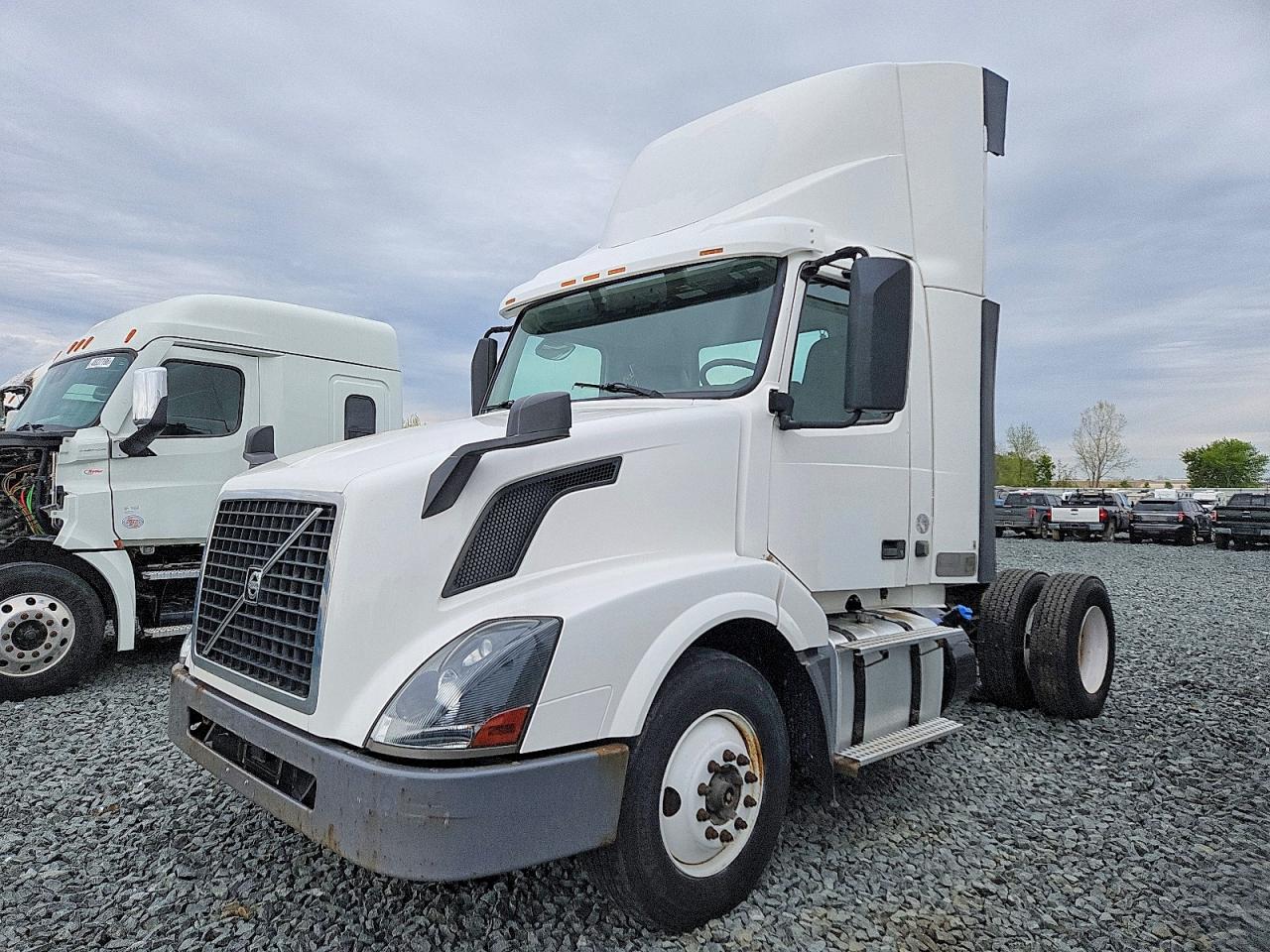 2016 VOLVO VN