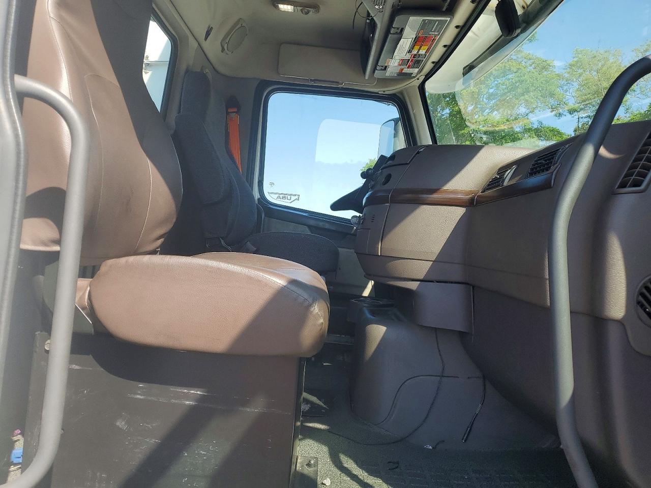 2018 VOLVO VN