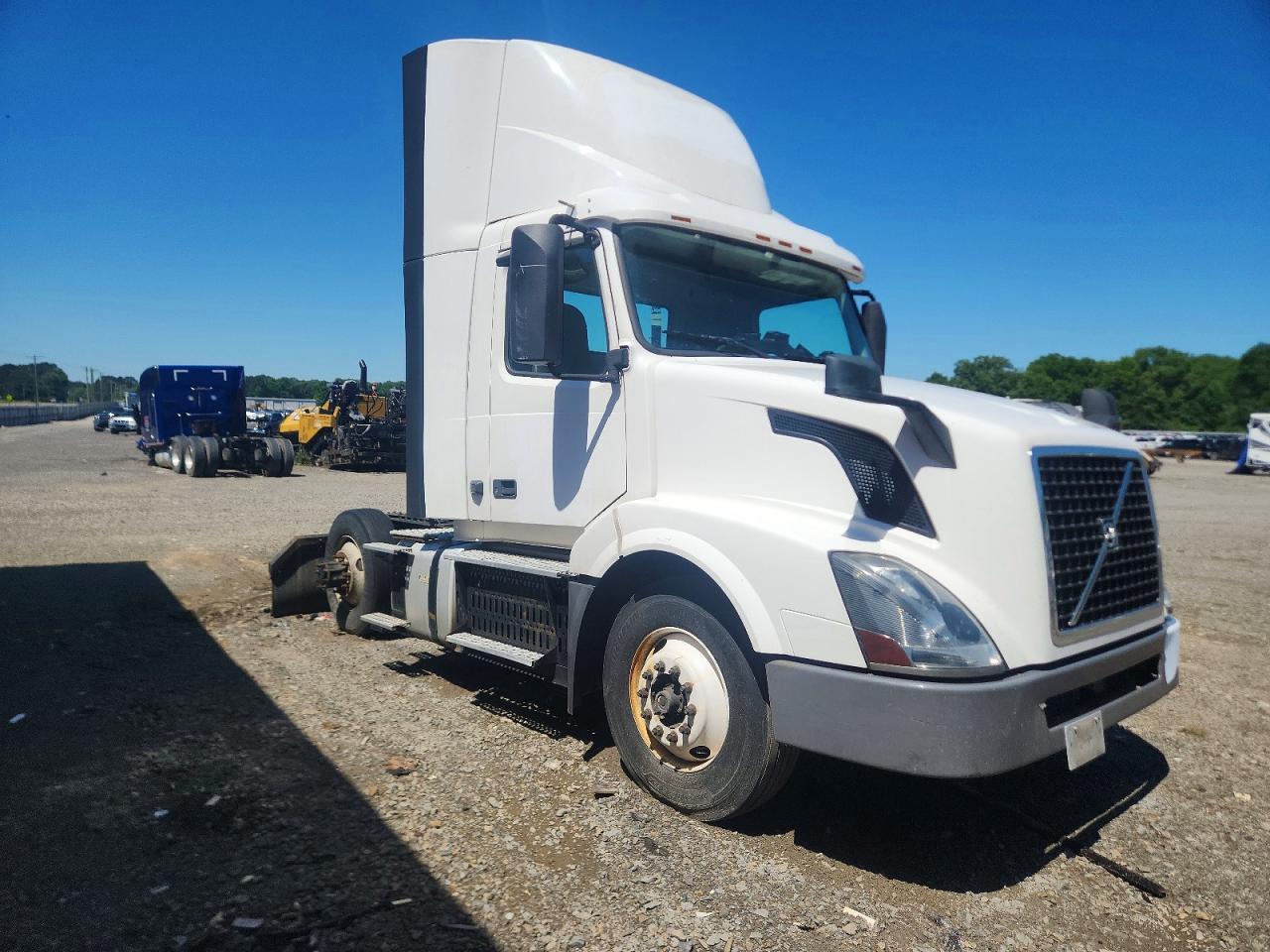 2017 VOLVO VN