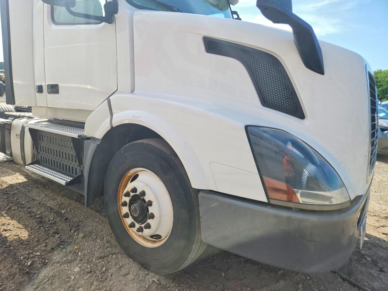 2017 VOLVO VN