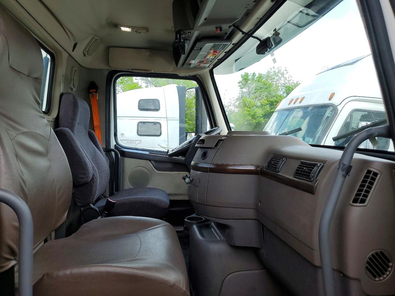 2017 VOLVO VN