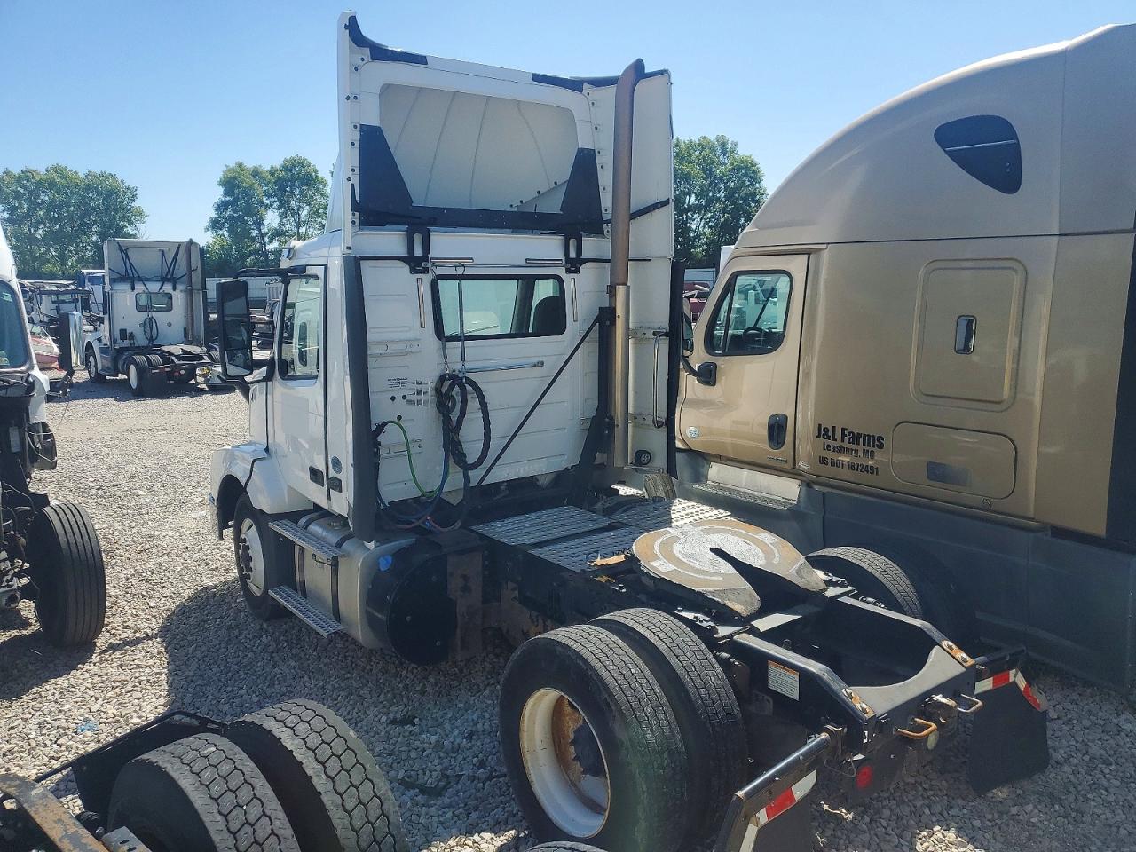 2017 VOLVO VN
