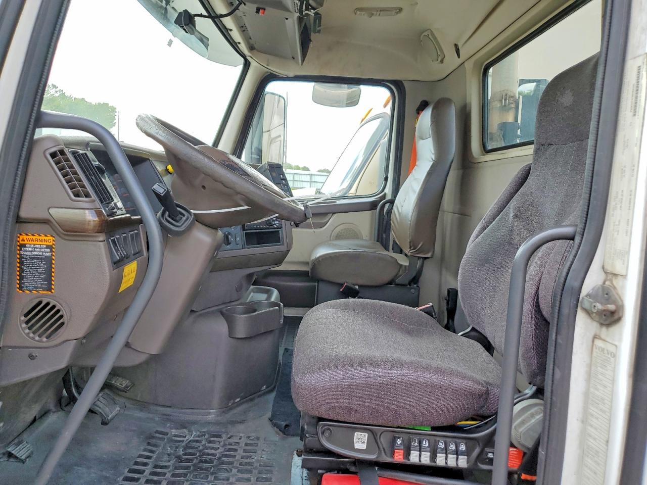 2017 VOLVO VN