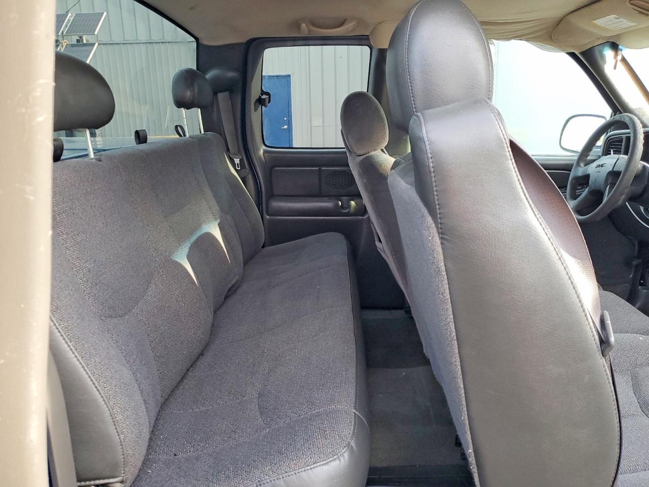 2004 GMC SIERRA