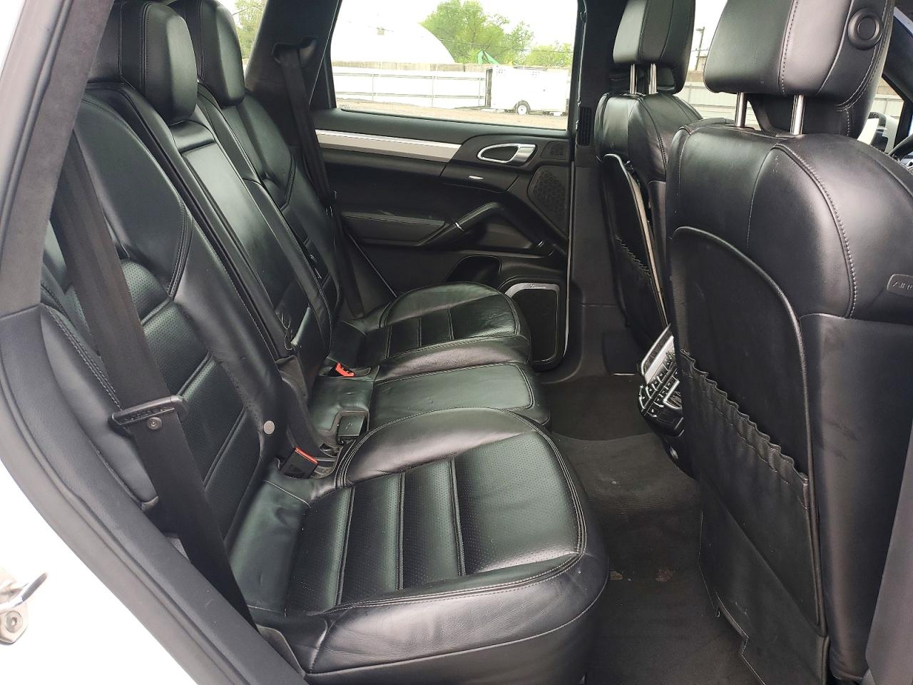 2012 PORSCHE CAYENNE